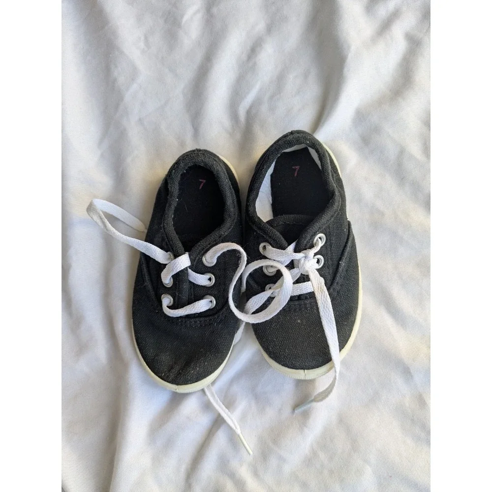 Toddler Girl Black And‎ White Shoes Size 7